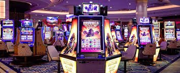 Platform trivabet menampilkan berbagai permainan slot, taruhan olahraga, dan dealer langsung